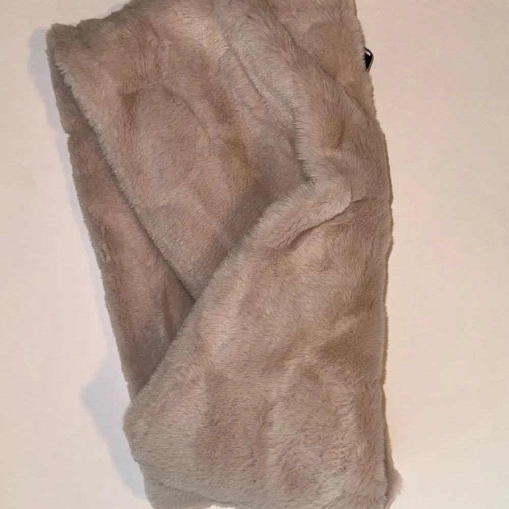 Coco+Carmen Scarf Wrap Shawl Beige, Faux Fur